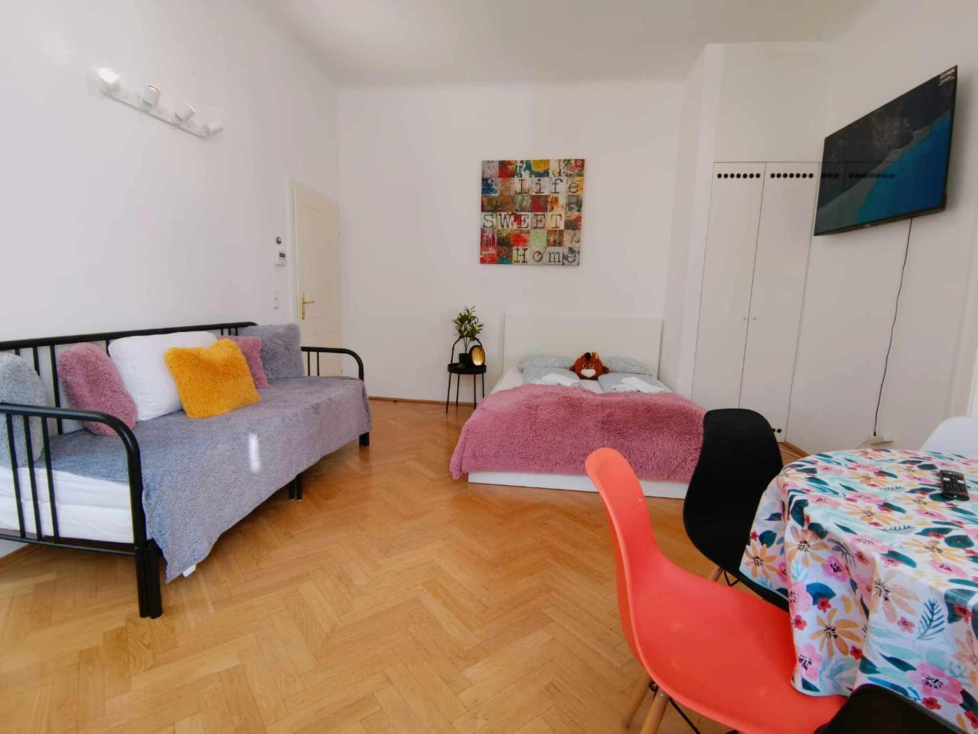 And Round 3 Minutes To Shopping Center And Schoenbrunn Palace Apartament Wiedeń