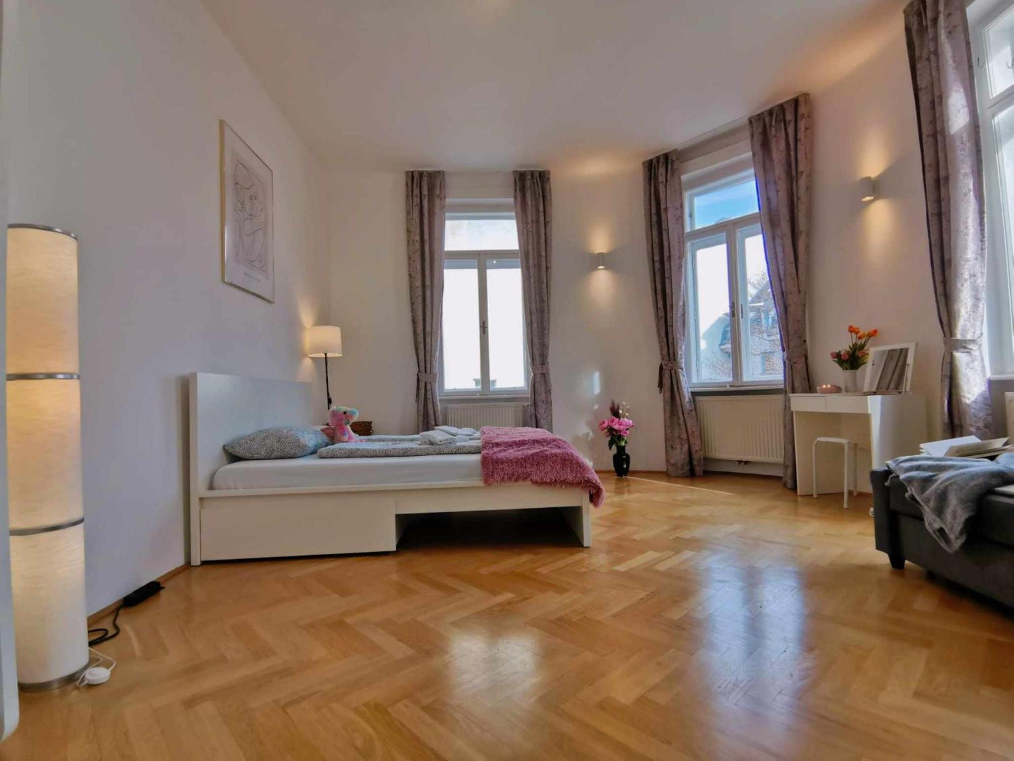 Apartament And Round 3 Minutes To Shopping Center And Schoenbrunn Palace Wiedeń